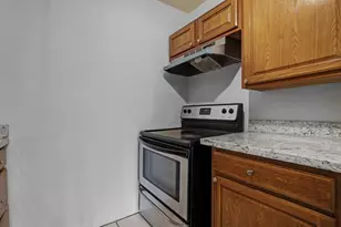 2424 NW 39th Wy, Lauderdale Lakes, FL 33311 - Photo 5