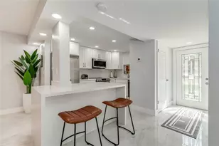 9523 S Hollybrook Lake Dr, Pembroke Pines, FL 33025 - Photo 11