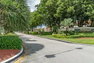 9523 S Hollybrook Lake Dr, Pembroke Pines, FL 33025 - Photo 63