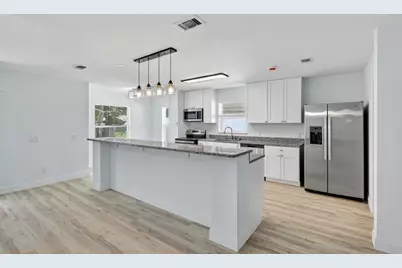 2205 S 33rd St, Fort Pierce, FL 34947 - Photo 3