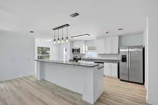 2205 S 33rd St, Fort Pierce, FL 34947 - Photo 3