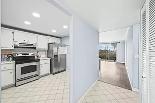 10466 Sunrise Lakes Blvd, Sunrise, FL 33322 - Photo 7