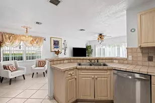 8940 NW 38th Dr, Coral Springs, FL 33065 - Photo 7