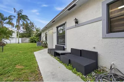 94  Magnolia Circle, Boynton Beach, FL 33436 - Photo 7