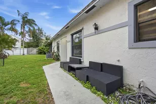 94 Magnolia Cir, Boynton Beach, FL 33436 - Photo 7