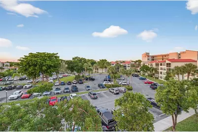 2312 S Cypress Bend Dr, Unit #405, Pompano Beach, FL 33069 - Photo 9