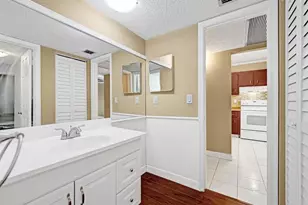 9235 Lagoon Pl, Davie, FL 33324 - Photo 23