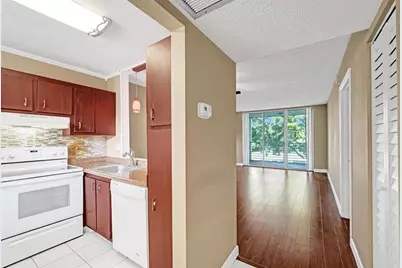 9235  Lagoon Pl, Unit #308, Davie, FL 33324 - Photo 3