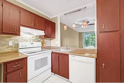 9235  Lagoon Pl, Unit #308, Davie, FL 33324 - Photo 5