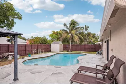 414 SW 79th Ter, North Lauderdale, FL 33068 - Photo 17