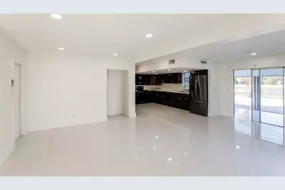 6609 NW 80th Ct, Tamarac, FL 33321 - Photo 9