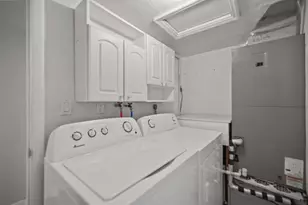 6104 White Oak Ln, Tamarac, FL 33319 - Photo 27