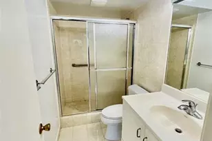 1000 NE 14th Ave, Hallandale Beach, FL 33009 - Photo 33