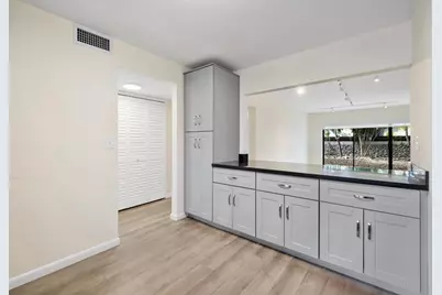 19986 NE 5th Ct, Unit #4D, Miami, FL 33179 - Photo 9