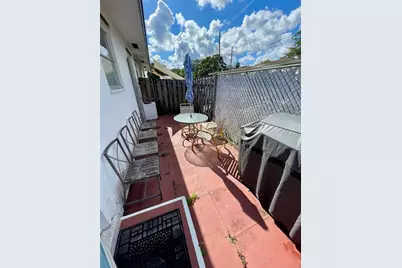 2325  Garfield St, Unit #12, Hollywood, FL 33020 - Photo 13