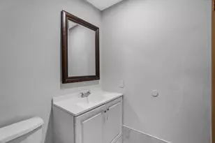 2424 NW 39th Wy, Lauderdale Lakes, FL 33311 - Photo 17