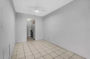 2424 NW 39th Wy, Lauderdale Lakes, FL 33311 - Photo 9