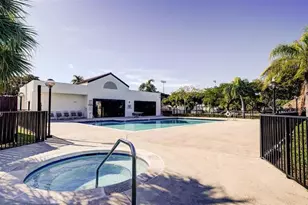 203 Lake Pointe Dr, Oakland Park, FL 33309 - Photo 13