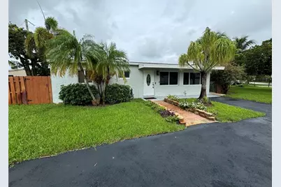 2417 NE 15th Ave, Pompano Beach, FL 33064 - Photo 1