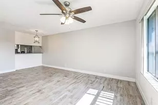 911 Twin Lakes Dr, Coral Springs, FL 33071 - Photo 5