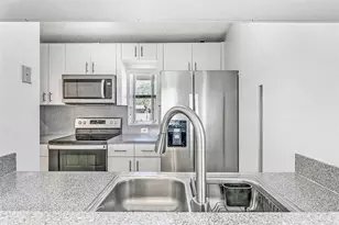 911 Twin Lakes Dr, Coral Springs, FL 33071 - Photo 7