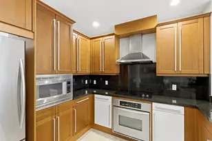 302 NE 8th Ave, Fort Lauderdale, FL 33301 - Photo 13