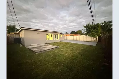 7430  Venetian St, Miramar, FL 33023 - Photo 3