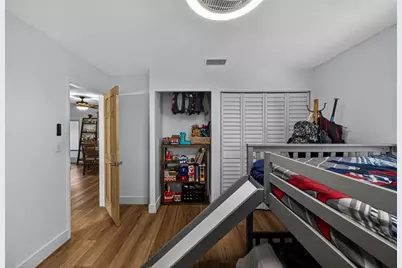 270 NE 42nd Ct, Oakland Park, FL 33334 - Photo 21