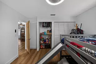 270 NE 42nd Ct, Oakland Park, FL 33334 - Photo 21