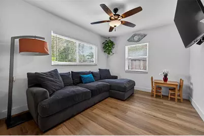 270 NE 42nd Ct, Oakland Park, FL 33334 - Photo 15