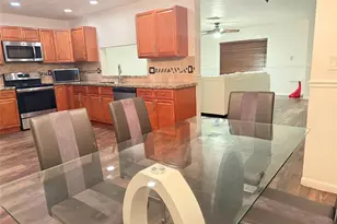 10843 NW 8th St, Pembroke Pines, FL 33026 - Photo 9