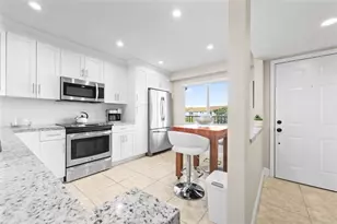 800 SW 125th Way, Pembroke Pines, FL 33027 - Photo 3