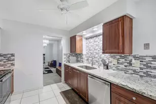 9407 NW 70th Pl, Tamarac, FL 33321 - Photo 11