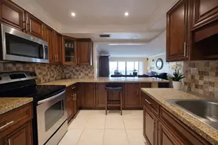 800 NE 195th St, Miami, FL 33179 - Photo 13