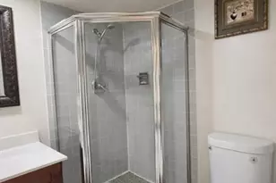 800 NE 195th St, Miami, FL 33179 - Photo 17