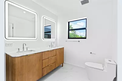 20500  Highland Lakes Blvd, Miami, FL 33179 - Photo 23