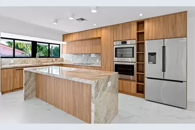 20500  Highland Lakes Blvd, Miami, FL 33179 - Photo 5