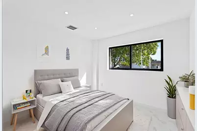 20500  Highland Lakes Blvd, Miami, FL 33179 - Photo 25