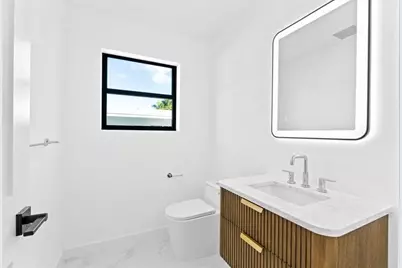 20500  Highland Lakes Blvd, Miami, FL 33179 - Photo 15