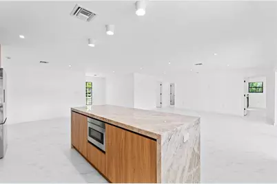 20500  Highland Lakes Blvd, Miami, FL 33179 - Photo 9