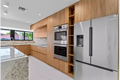 20500  Highland Lakes Blvd, Miami, FL 33179 - Photo 11