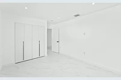 20500  Highland Lakes Blvd, Miami, FL 33179 - Photo 35