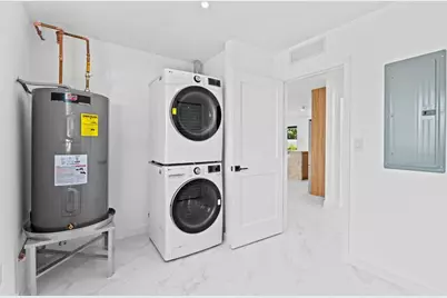 20500  Highland Lakes Blvd, Miami, FL 33179 - Photo 41