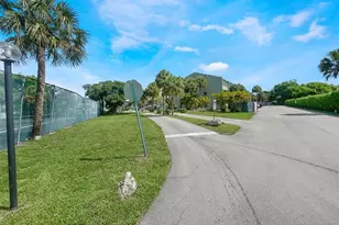 8921 NW 28th Dr, Coral Springs, FL 33065 - Photo 17