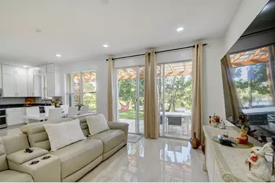 5407  Wellcraft Dr, Greenacres, FL 33463 - Photo 7