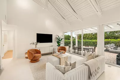 4877  Pineview Circle, Delray Beach, FL 33445 - Photo 9