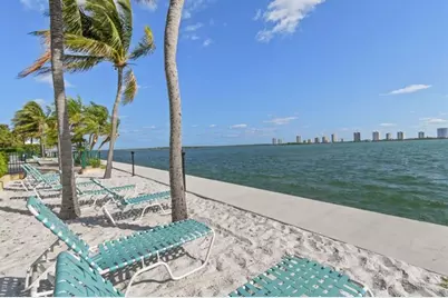 1040  Lake Shore Dr, Unit #206, West Palm Beach, FL 33403 - Photo 9