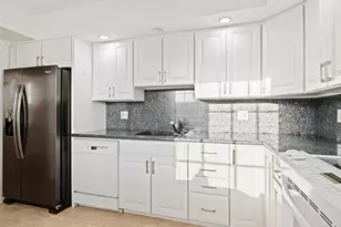 3900 Oaks Clubhouse Dr, Pompano Beach, FL 33069 - Photo 9