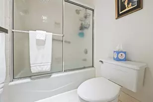 3900 Oaks Clubhouse Dr, Pompano Beach, FL 33069 - Photo 23