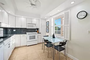 3900 Oaks Clubhouse Dr, Pompano Beach, FL 33069 - Photo 7